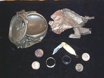 Small silver ring and junk